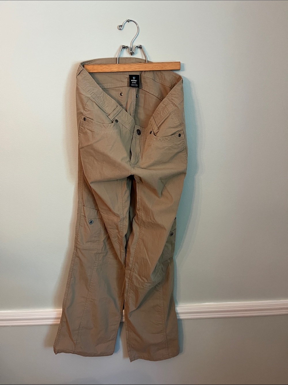 Women’s Kuhl size 8 Khaki Pants - Lightweight Casual Trousers